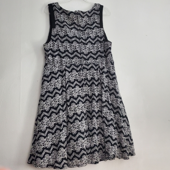 Torrid Lace Skater Contrast Dress - Picture 4 of 7